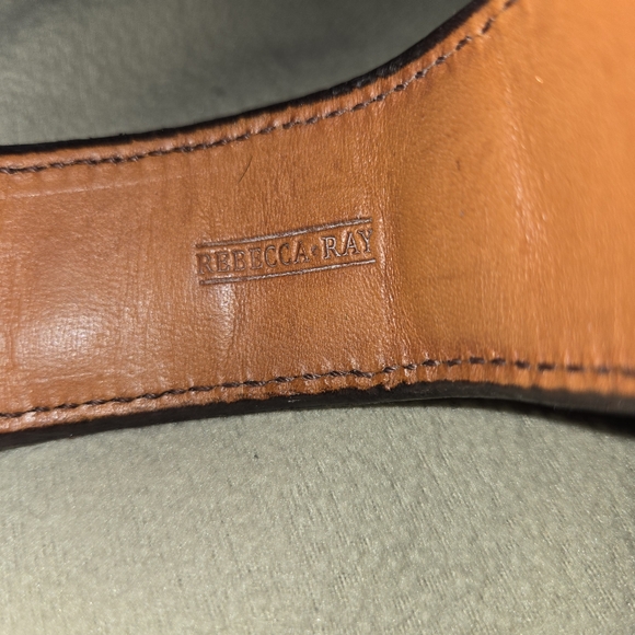 Designer leather cuff bracelet in mustard horsebit - Picture 4 of 5